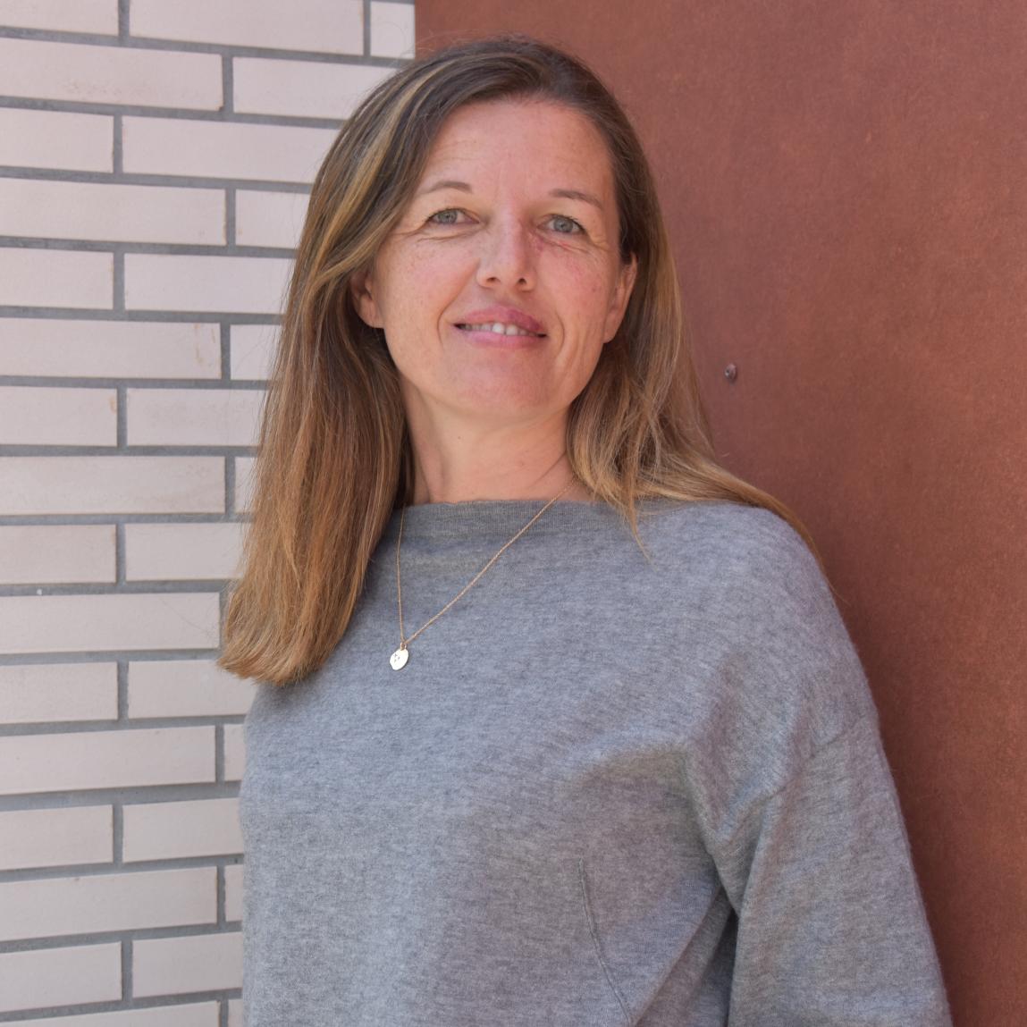 Anne Ferrière Gère la commercialisation des terrains ainsi que la gestion administrative et financière pour Atol Terrain Bordeaux